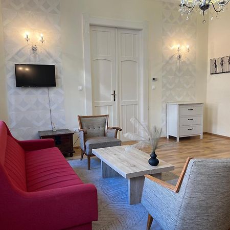 P9 By Small Home Budapest Esterno foto