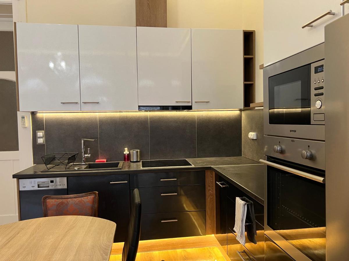 P9 By Small Home Budapest Esterno foto