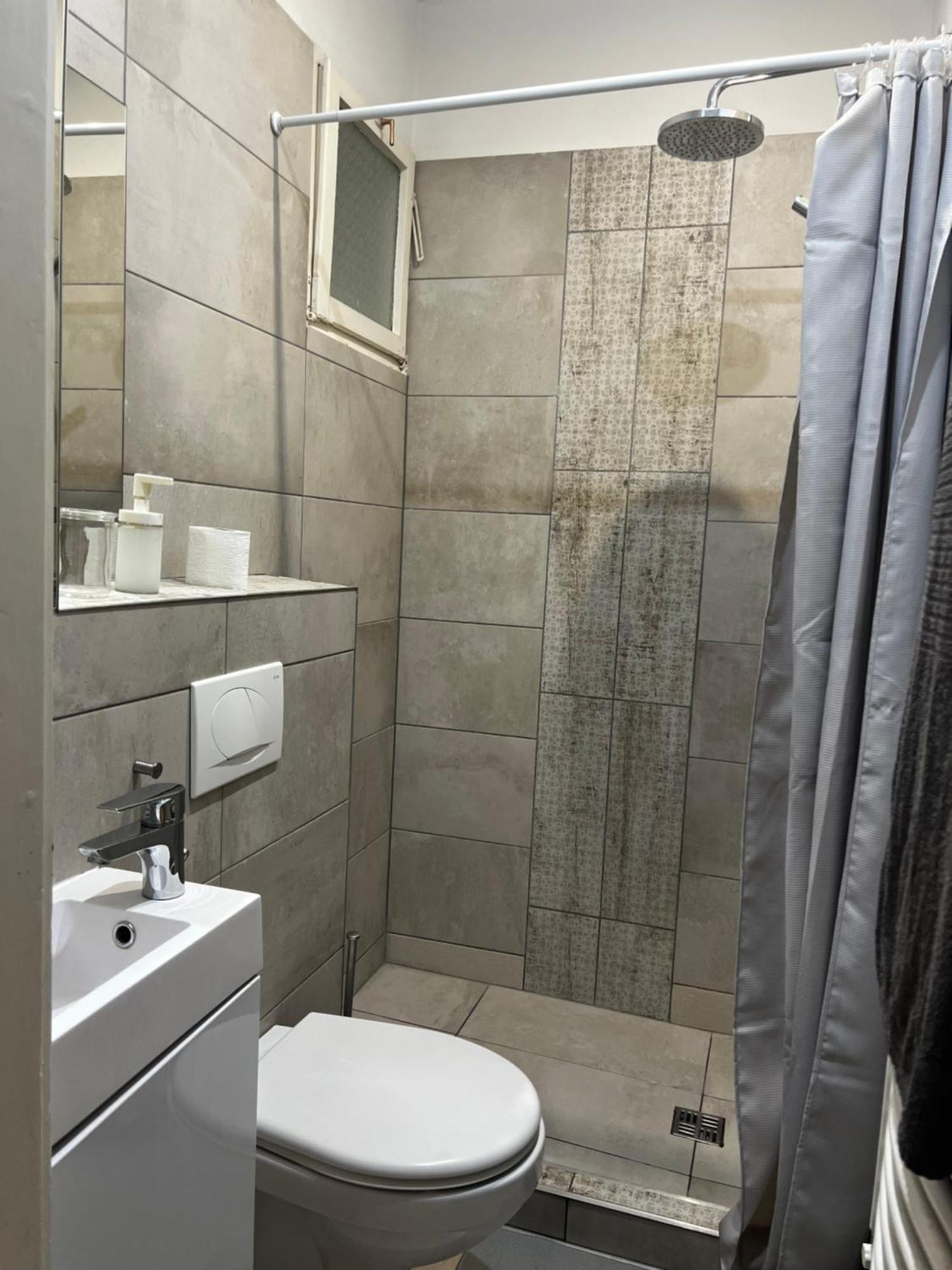 P9 By Small Home Budapest Esterno foto