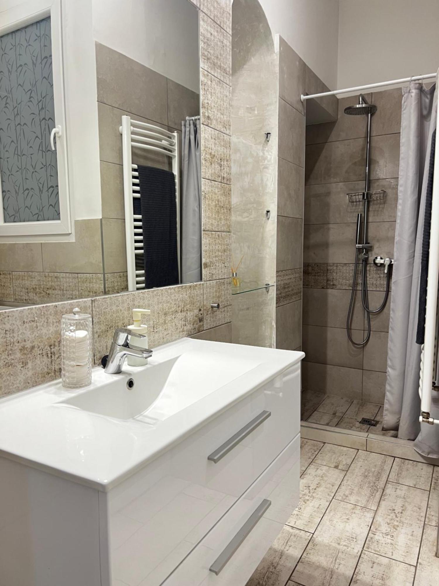 P9 By Small Home Budapest Esterno foto