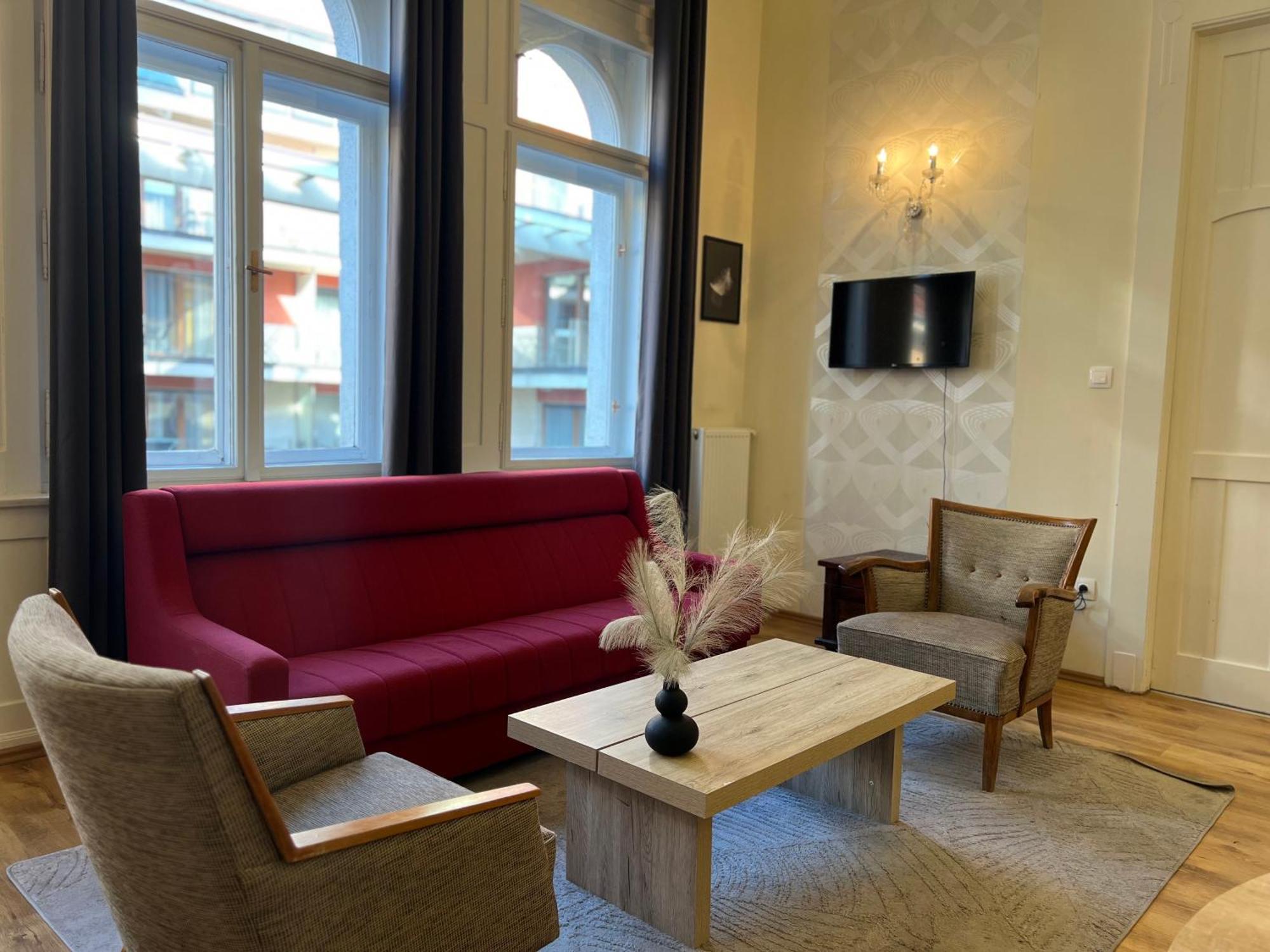 P9 By Small Home Budapest Esterno foto